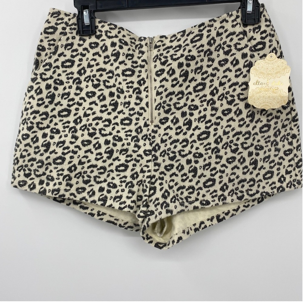 NWT Altar'd State Leopard Print Zipper‎ Fly Shorts Women's M White/Cream Casual
